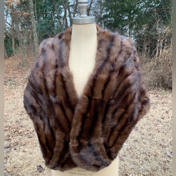 Real Fur Vintage Capelet - Picture 2 of 16